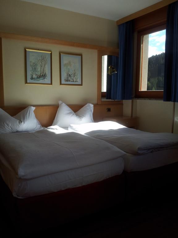 Chalet Brigitte B&B Арабба Стая снимка